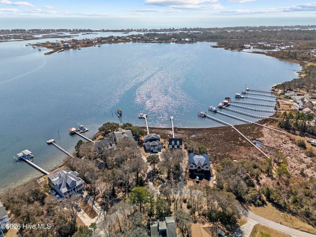 1039 Chadwick Shores Drive, Sneads Ferry, NC 28460