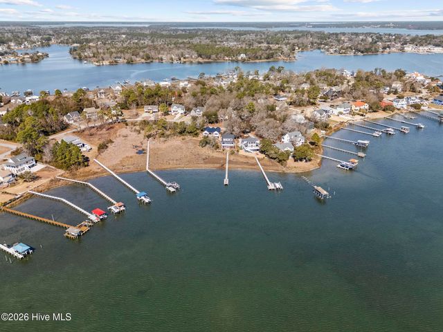 1039 Chadwick Shores Drive, Sneads Ferry, NC 28460