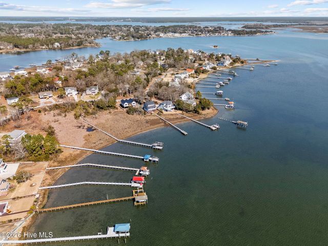 1039 Chadwick Shores Drive, Sneads Ferry, NC 28460