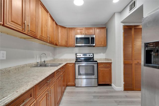 2326 HUNTINGTON GREEN COURT 4, Orlando, FL 32839