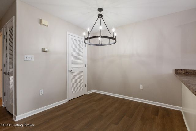 3802 Falcon Crest Dr 128, Louisville, KY 40219