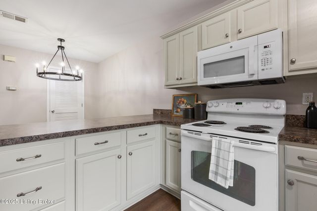 3802 Falcon Crest Dr 128, Louisville, KY 40219