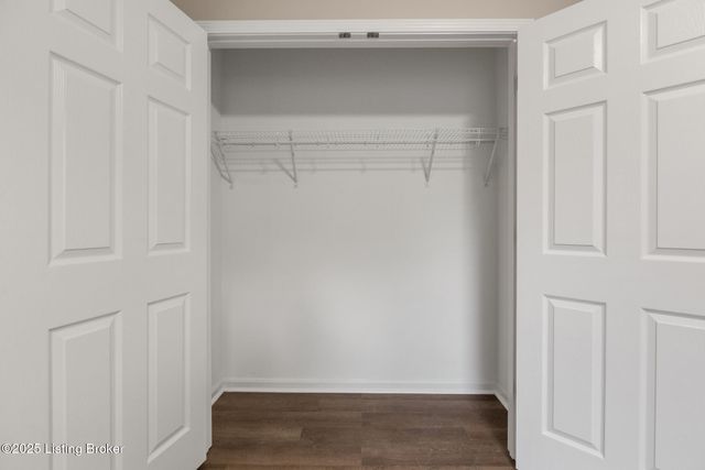 3802 Falcon Crest Dr 128, Louisville, KY 40219