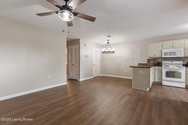 3802 Falcon Crest Dr 128, Louisville, KY 40219