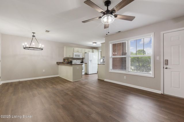 3802 Falcon Crest Dr 128, Louisville, KY 40219