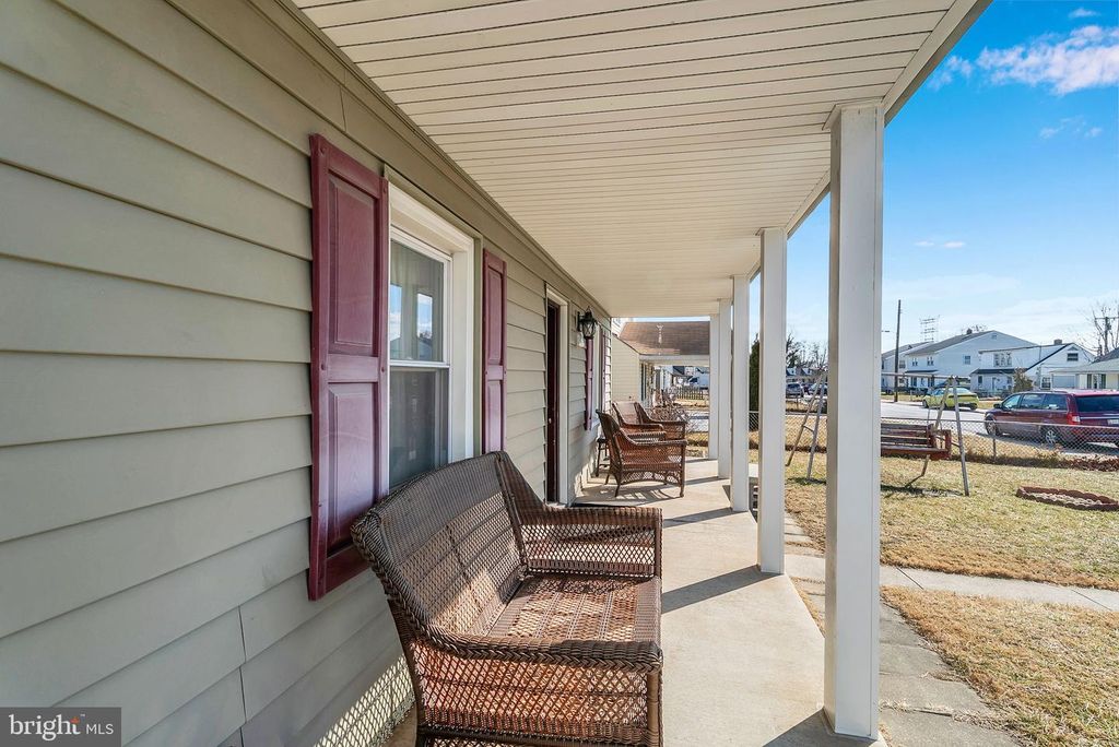 Image 3 of property listing at 7707 MEATH RD, Dundalk, MD 21222