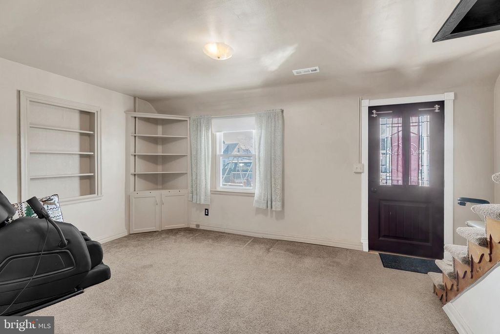 Image 4 of property listing at 7707 MEATH RD, Dundalk, MD 21222