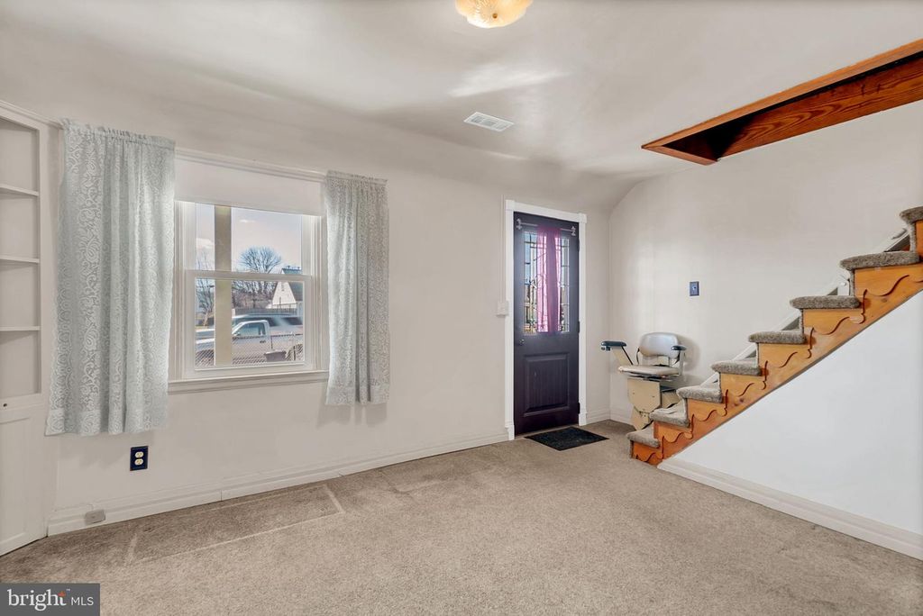 Image 5 of property listing at 7707 MEATH RD, Dundalk, MD 21222