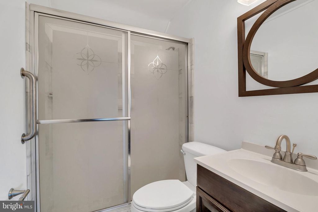 Image 8 of property listing at 7707 MEATH RD, Dundalk, MD 21222