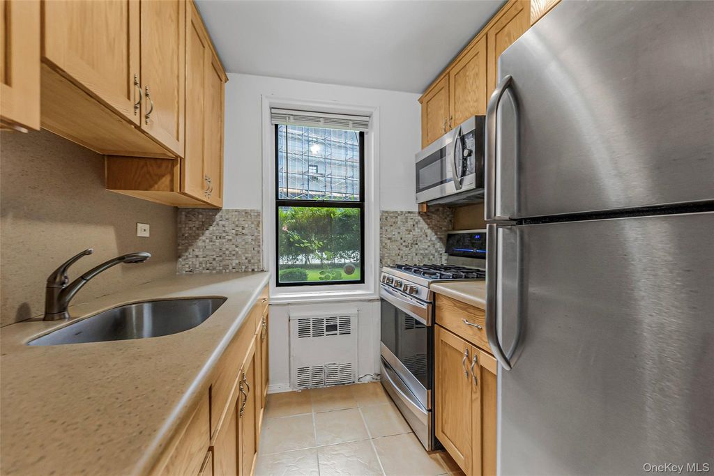 2550 Independence Avenue 2F, Bronx, NY 10463 — photo 5