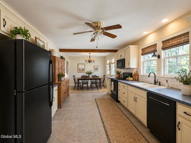 17 Barcelona Drive, Clifton Park, NY 12065