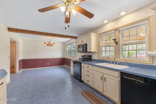 17 Barcelona Drive, Clifton Park, NY 12065