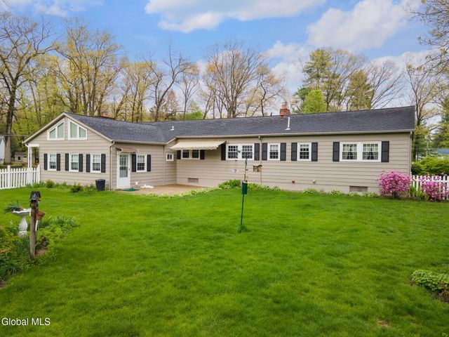 17 Barcelona Drive, Clifton Park, NY 12065
