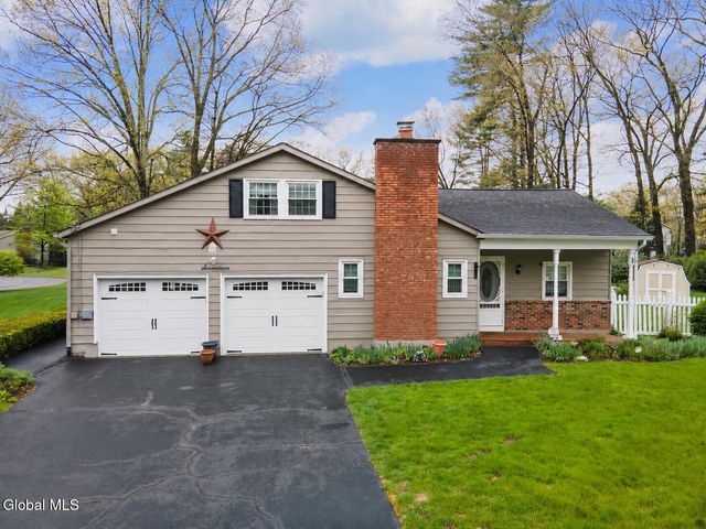 17 Barcelona Drive, Clifton Park, NY 12065