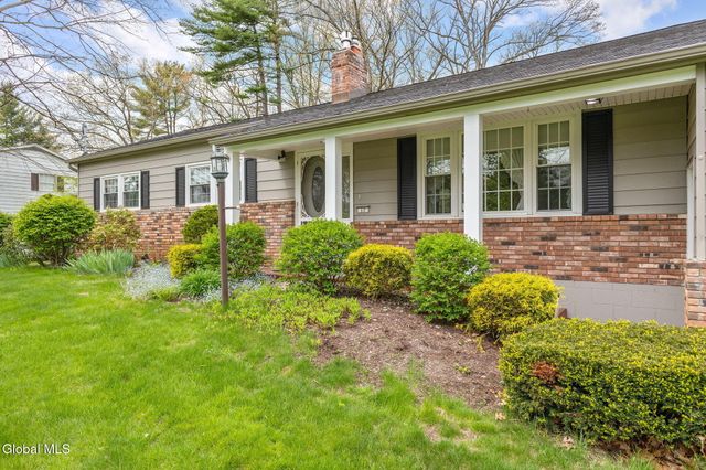 17 Barcelona Drive, Clifton Park, NY 12065