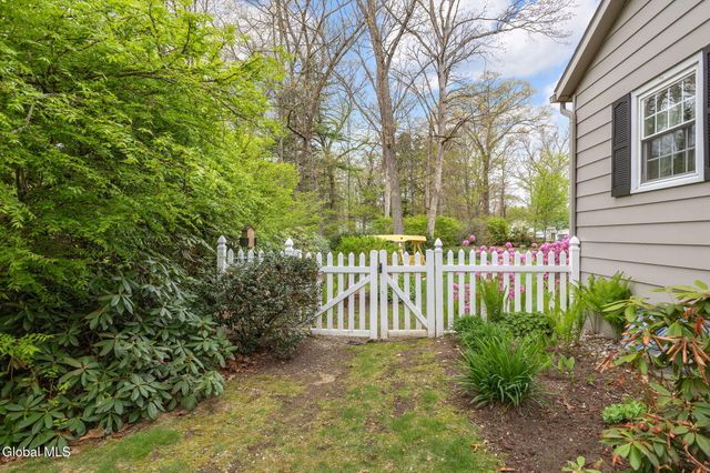 17 Barcelona Drive, Clifton Park, NY 12065