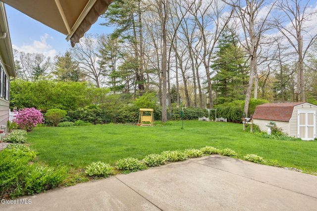 17 Barcelona Drive, Clifton Park, NY 12065