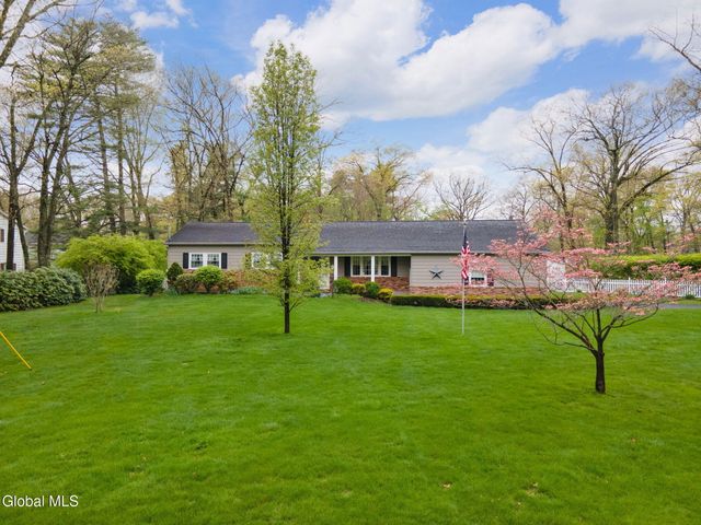17 Barcelona Drive, Clifton Park, NY 12065