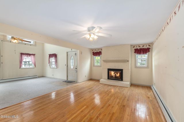 17 Barcelona Drive, Clifton Park, NY 12065