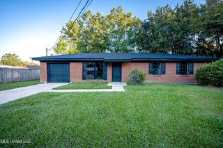210 Lamey Court, Ocean Springs, MS 39564