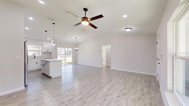 11 EMERALD TRAIL, Ocala, FL 34472