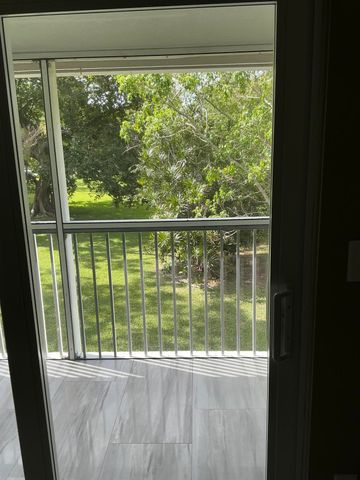 40 Ventnor Drive, Deerfield Beach, FL 33442