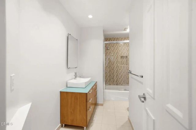 1215 N Olive Drive 208, West Hollywood, CA 90069