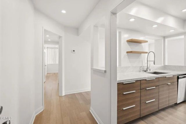 1215 N Olive Drive 208, West Hollywood, CA 90069