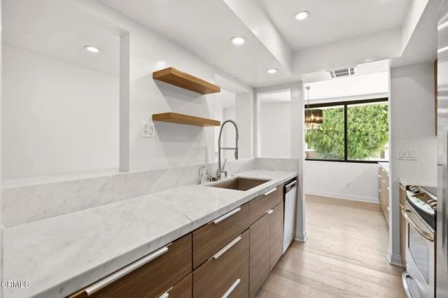 1215 N Olive Drive 208, West Hollywood, CA 90069