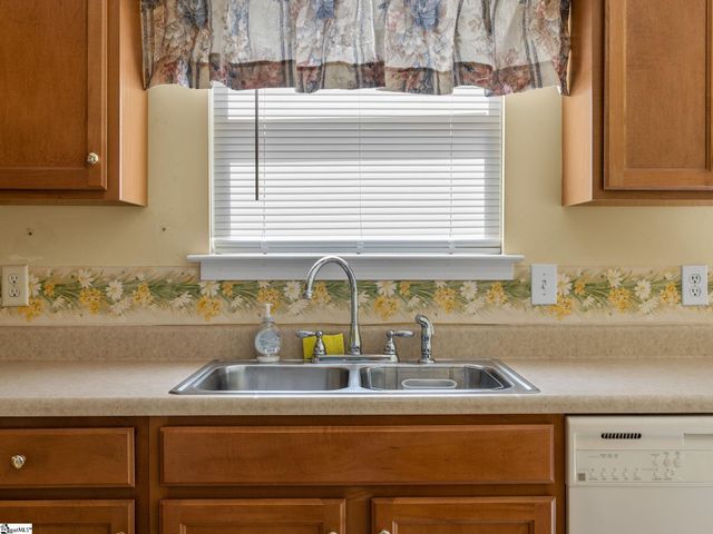 104 Bermuda Lane, Inman, SC 29349