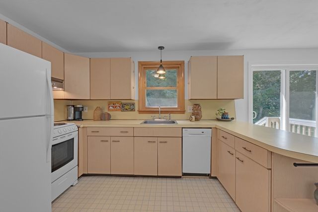 127 Springfield St, Palmer, MA 01069