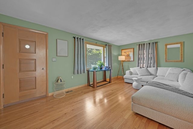 127 Springfield St, Palmer, MA 01069