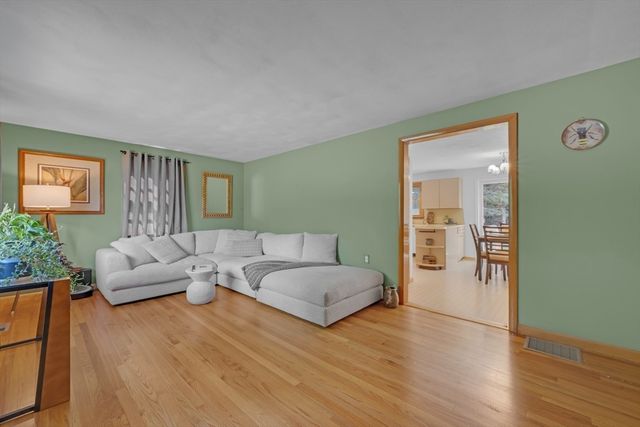 127 Springfield St, Palmer, MA 01069