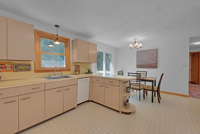 127 Springfield St, Palmer, MA 01069