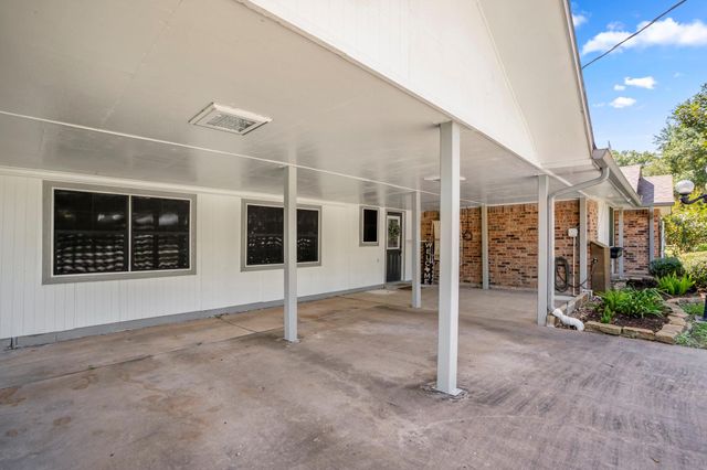 2411 Orange Street, Waller, TX 77484