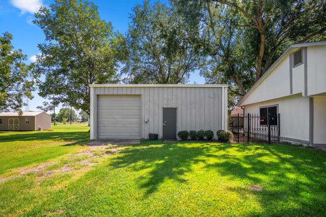 2411 Orange Street, Waller, TX 77484