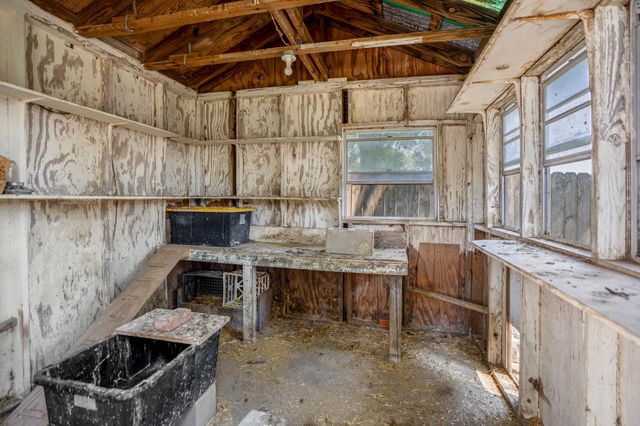 2411 Orange Street, Waller, TX 77484