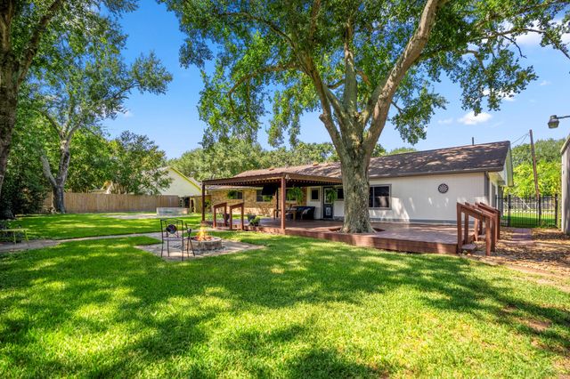 2411 Orange Street, Waller, TX 77484