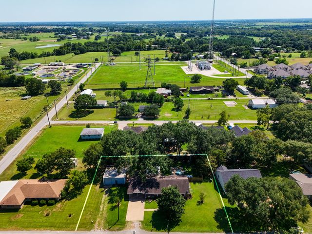 2411 Orange Street, Waller, TX 77484