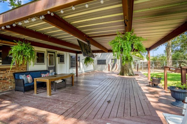 2411 Orange Street, Waller, TX 77484