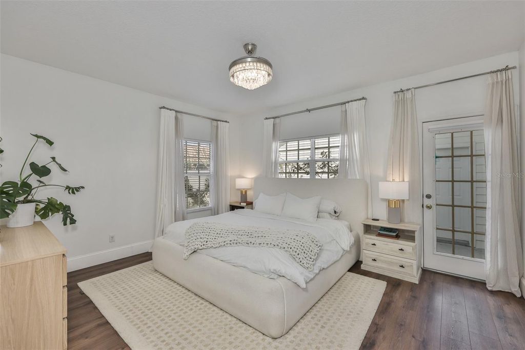 Image 24 of property listing at 803 W ALFRED STREET, Tampa, FL 33603