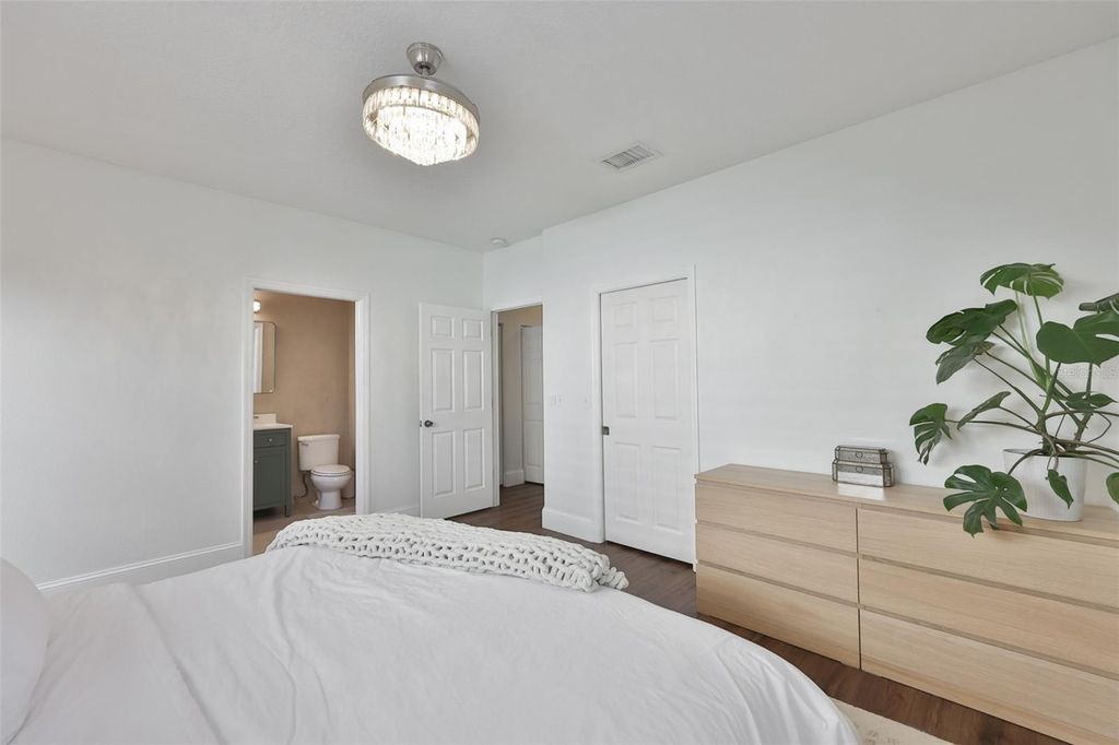 Image 27 of property listing at 803 W ALFRED STREET, Tampa, FL 33603