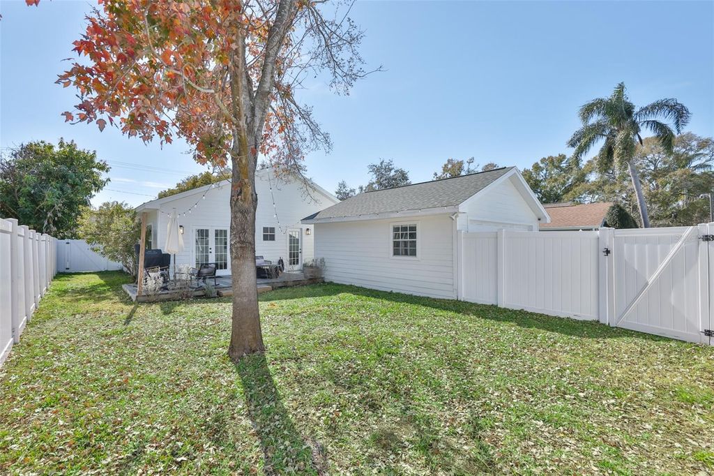 Image 32 of property listing at 803 W ALFRED STREET, Tampa, FL 33603