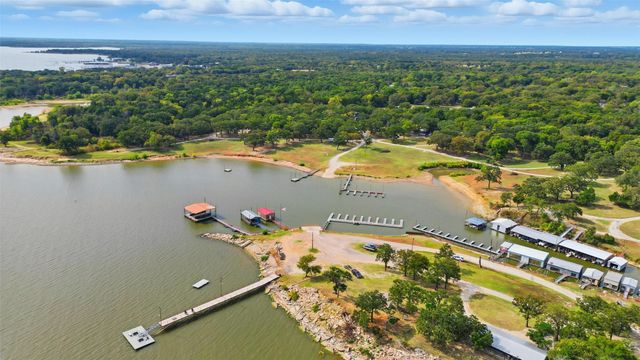 402 N Shady Lane, Gordonville, TX 76245