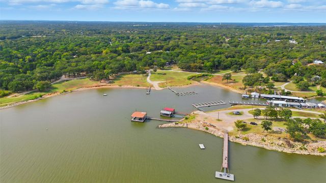 402 N Shady Lane, Gordonville, TX 76245