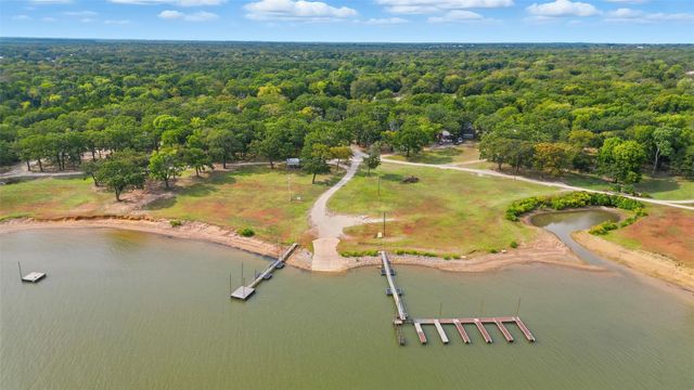 402 N Shady Lane, Gordonville, TX 76245
