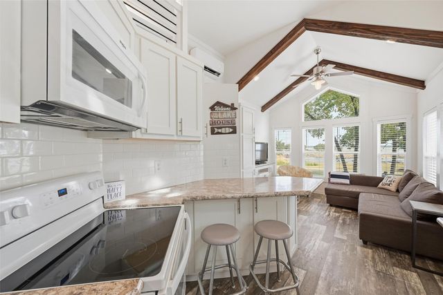 402 N Shady Lane, Gordonville, TX 76245