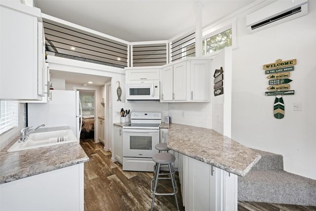 402 N Shady Lane, Gordonville, TX 76245