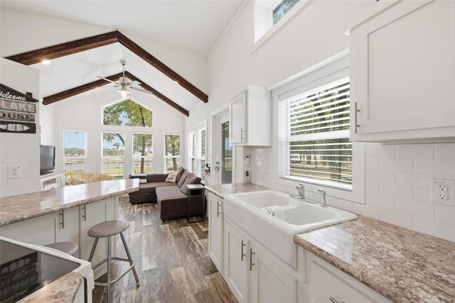 402 N Shady Lane, Gordonville, TX 76245