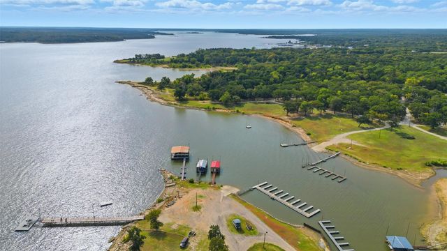 402 N Shady Lane, Gordonville, TX 76245